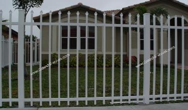 Picket Fences | Aluminum Picket Fences | Residential or Industrial Picket Fences